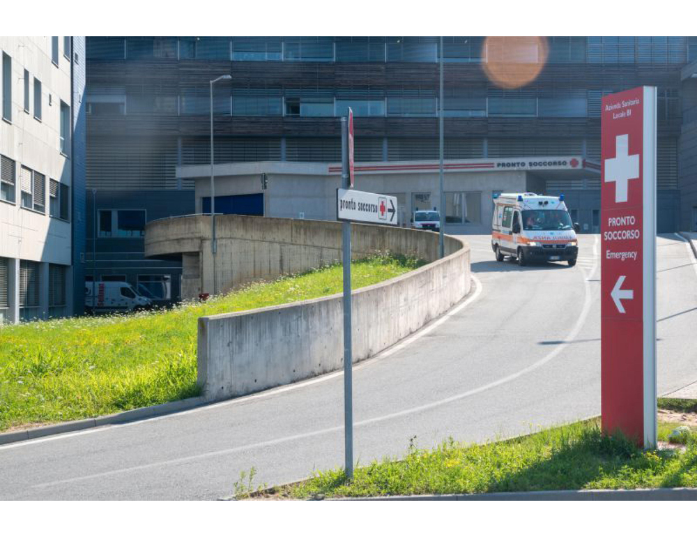 Incastrata in un macchinario, operaia ferita nel Torinese