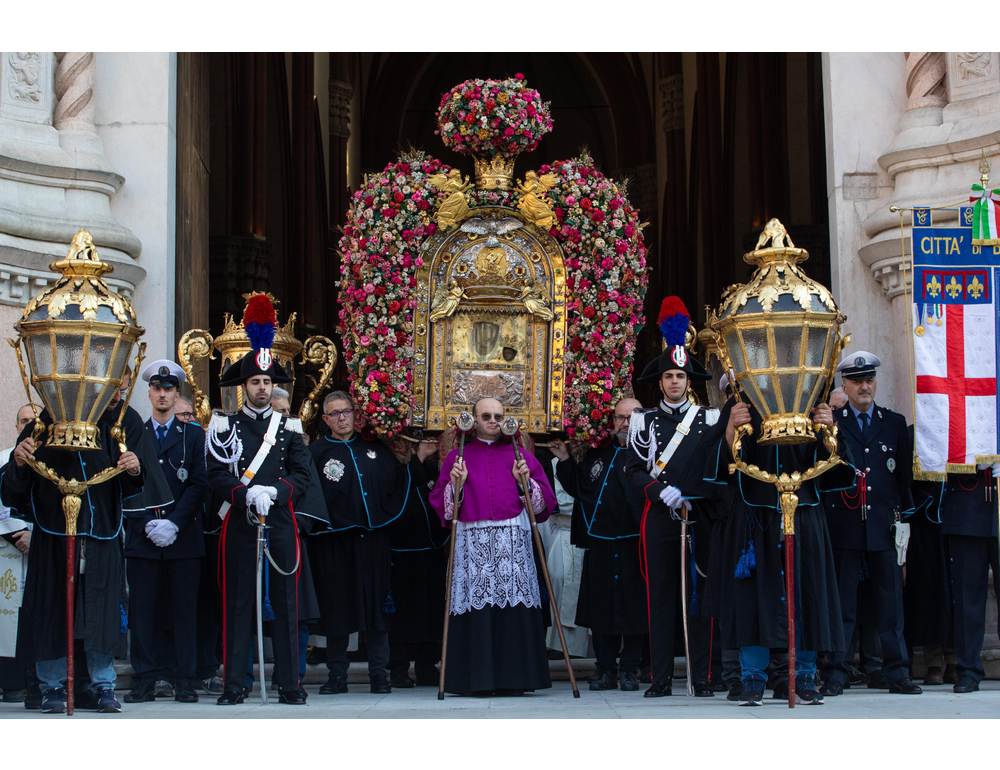 Infranto per furto il vetro della Madonna di San Luca a Bologna