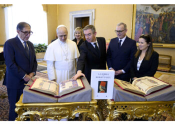 L'occasione è stata la tappa presso la Santa Sede della Bibbia di Borso d'Este