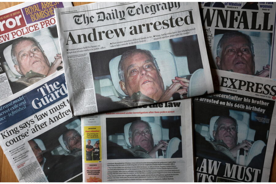 Giornali durissimi con l'ex principe. Tabloid lo sbeffeggia: 'Ora suda'