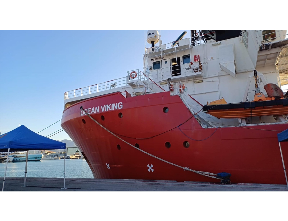 La nave Ocean Viking attesa a Livorno con 147 migranti