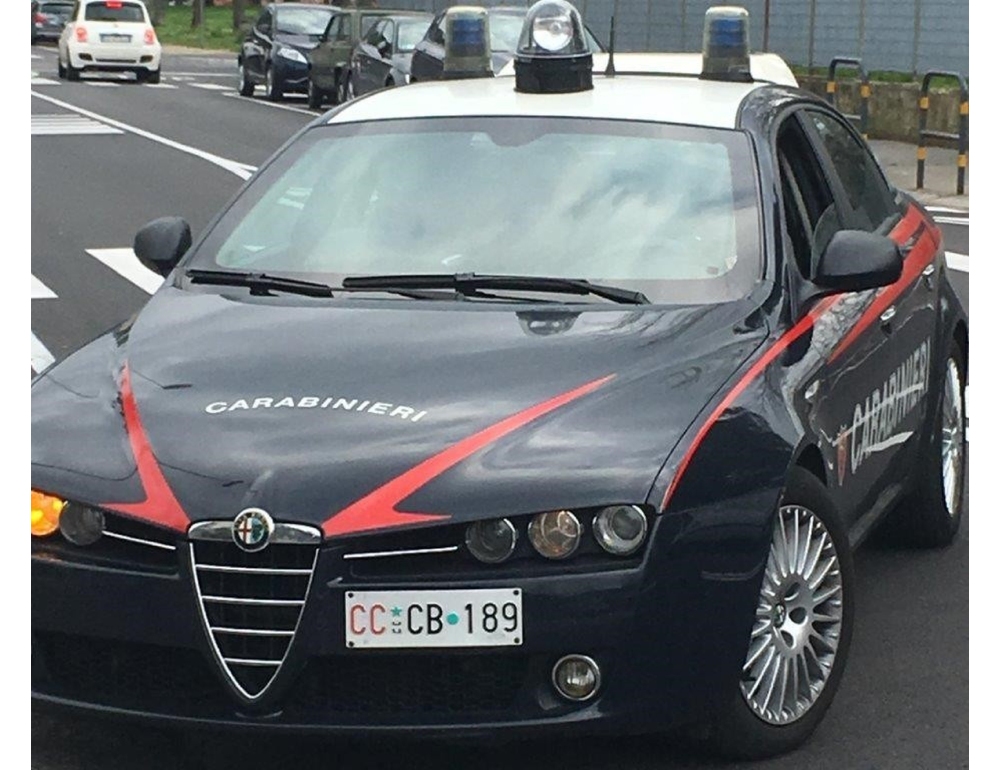 Lega la fidanzata con un cavo al termosifone, arrestato nel Reggiano