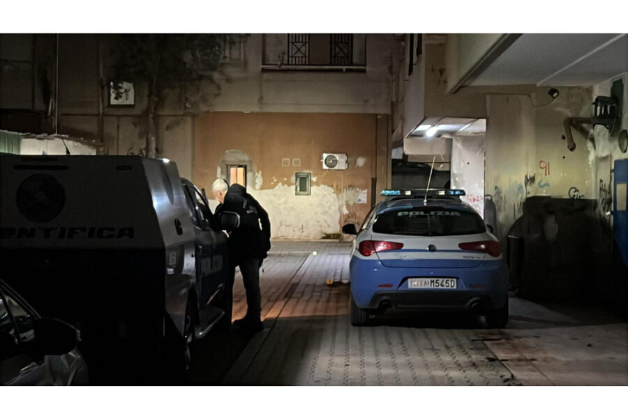 Prima il diverbio con i passeggeri di un'altra auto poi gli spari. Non sono gravi