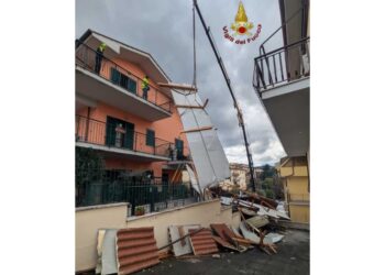 Oltre cento interventi dei pompieri per una bomba d'acqua nella notte