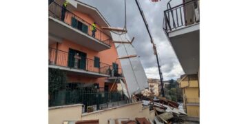 Oltre cento interventi dei pompieri per una bomba d'acqua nella notte