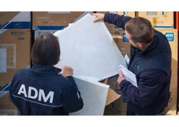 I funzionari dell'Adm ne scoprono oltre 3.500. Denunciato un importatore cinese