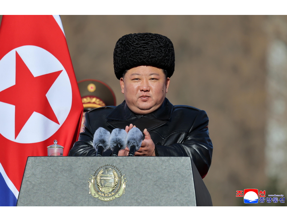 Media, Pyongyang svela un nuovo enorme lanciarazzi con capacità nucleare