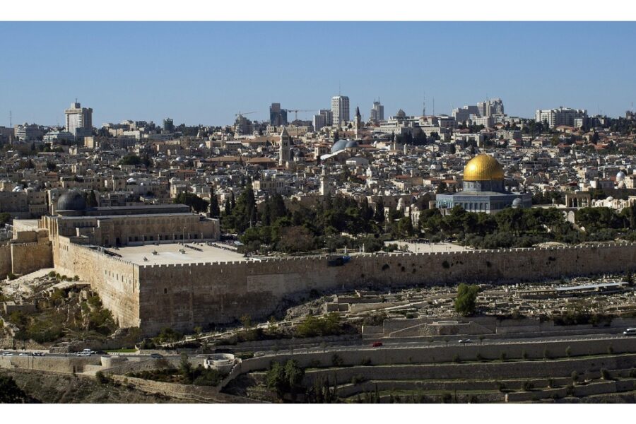 'Eseguono rituali talmudici e provocatori nei cortili protetti dalla polizia d'Israele'