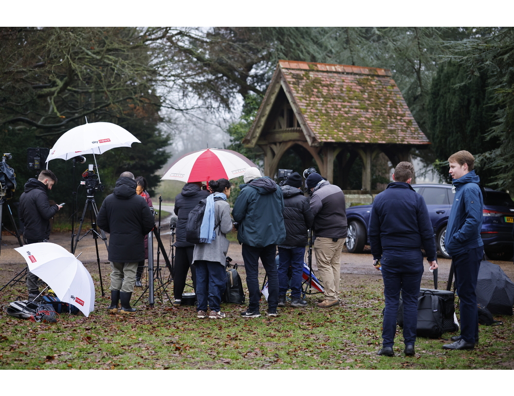 Media, la polizia continua le ricerche al Royal Lodge di Andrea
