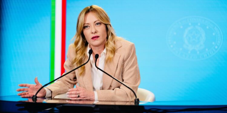 'Inaccettabile che la pressione ideologica spinga a rinunciare a un palco'