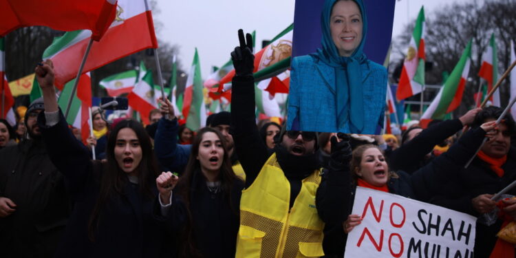 Ci sono la leader della Resistenza Rajavi e Michel
