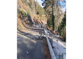 Era stata interrotta per alcune ore per caduta sassi