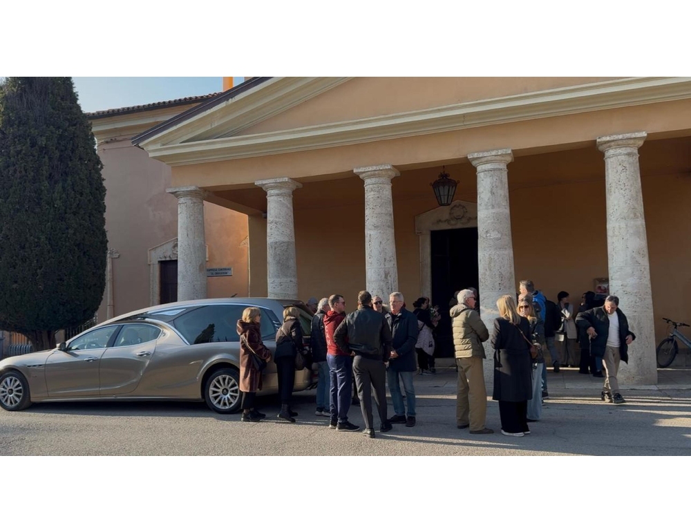 Morti in tenda ad Ascoli, celebrati i funerali della 29enne che era incinta