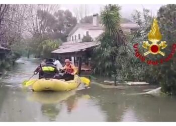 Intervento al Cnr per il recupero di fiale di sangue dopo l'allagamento dei laboratori