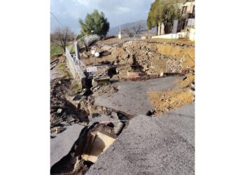 A Torraca crollato un tratto di strada