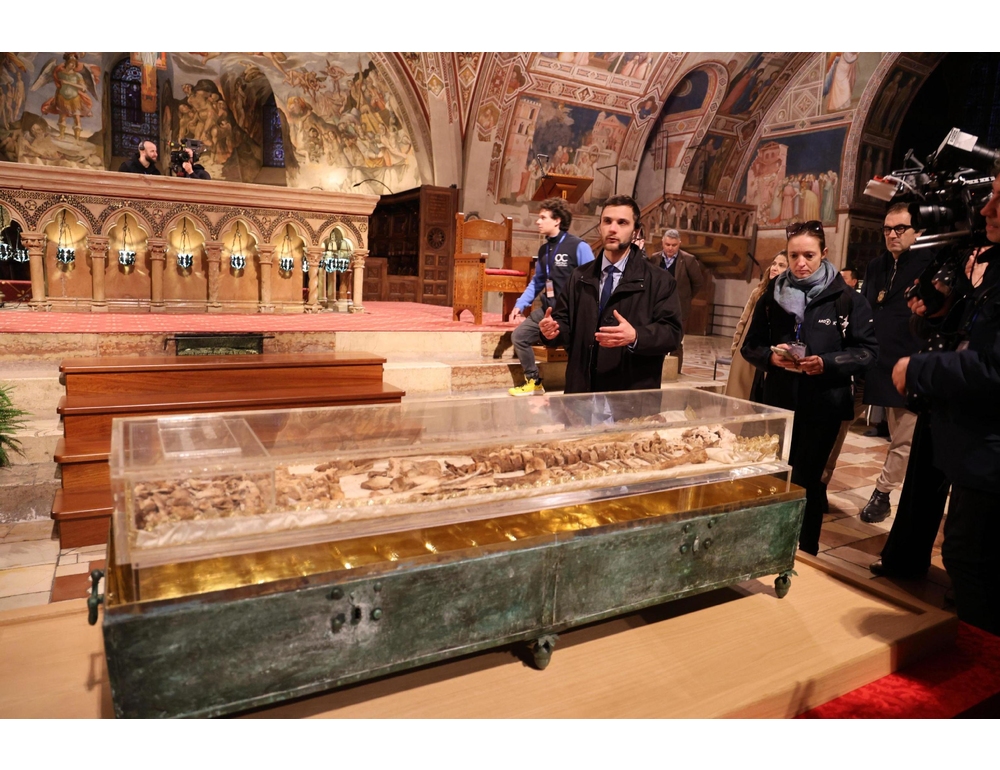 Ostensione delle spoglie di San Francesco, l’emozione davanti alla teca