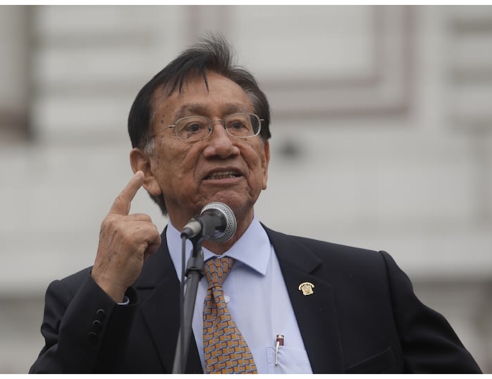 Perù, svolta a sorpresa: Balcázar nuovo presidente ad interim