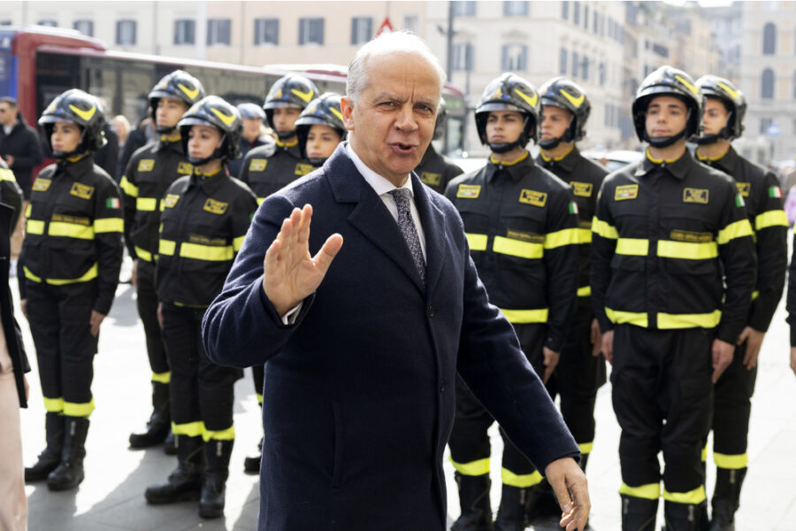 Ministro replica su uso elicottero