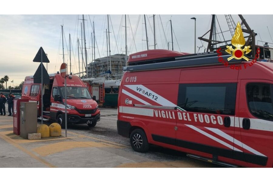 Al porto anche droni e sommozzatori per trovare un 20enne scomparso
