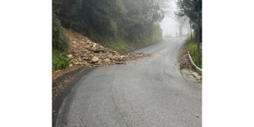 Operai al lavoro. Chiuse le scuole per l'impossibilità del trasporto