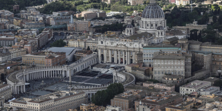 Ha tentato l'accesso in basilica durante la messa del Papa