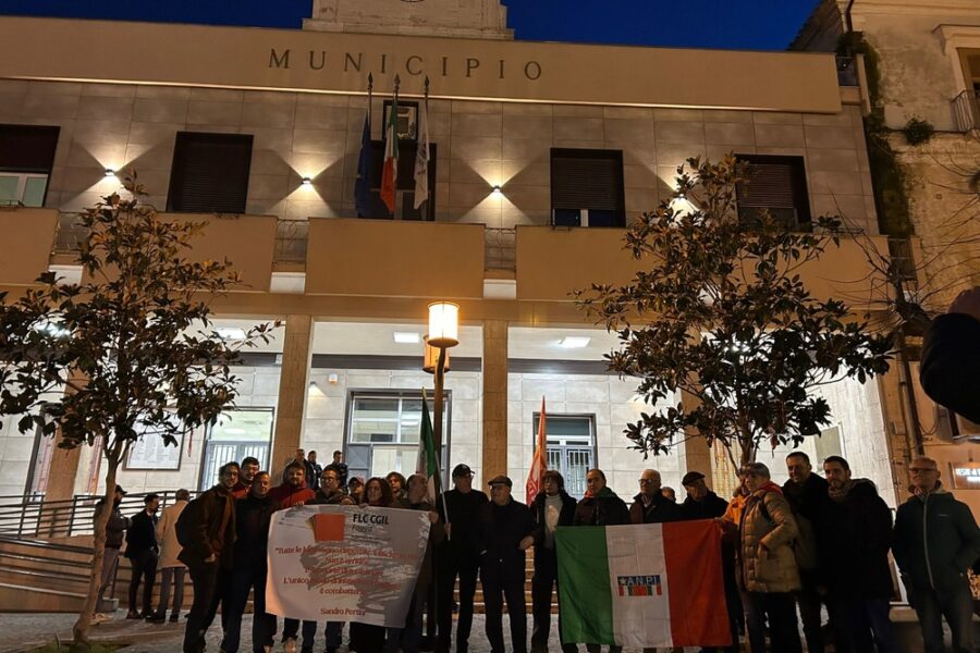 L'evento nella sala consiliare del Comune. 'Decisione assurda'