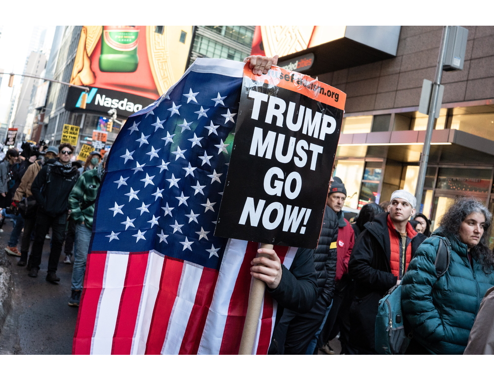Proteste contro l’attacco all’Iran a New York e davanti la Casa Bianca