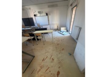 Danneggiate aule e svuotati estintori. Danni per 10mila euro