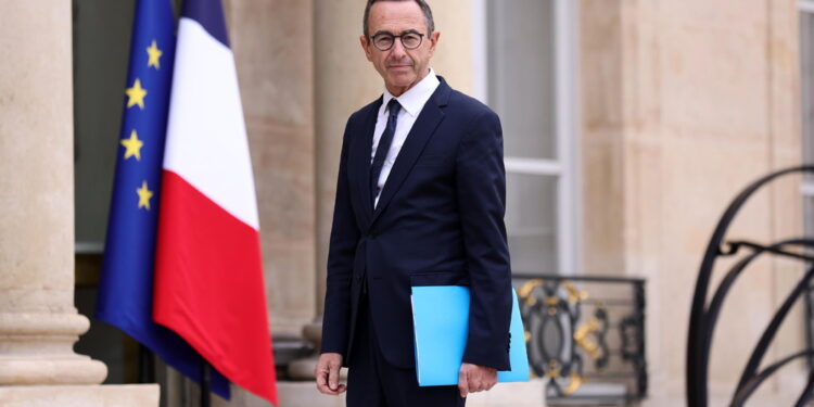 L'ex ministro lo ha anticipato ai suoi parlamentari in un messaggio