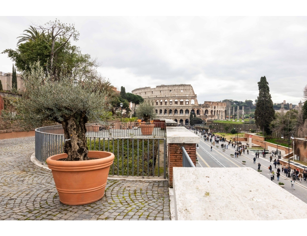 Riapre Belvedere Cederna, le terrazze sui Fori Imperiali con vista Colosseo