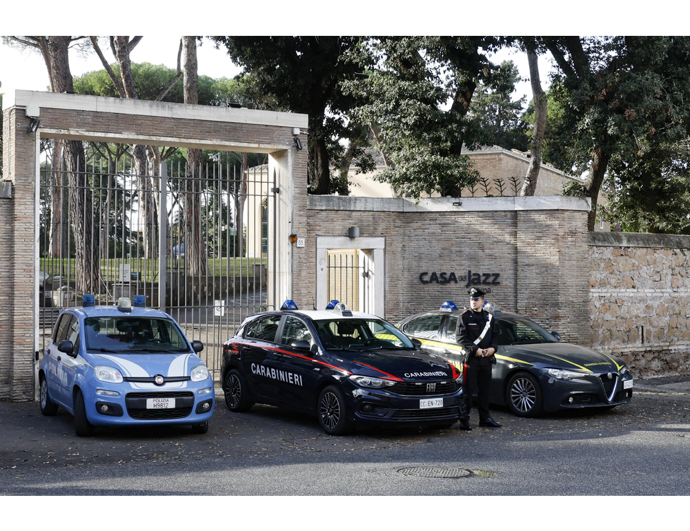 Ripresi gli scavi alla casa del Jazz, spunta una scala sotterranea