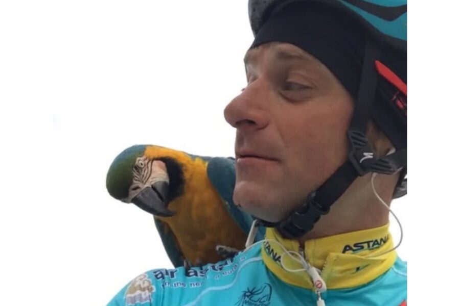 Sulla spalla campione di ciclismo a Filottrano era diventata web star