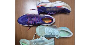 Ha lasciato il vecchio paio nel camerino. E' stato arrestato