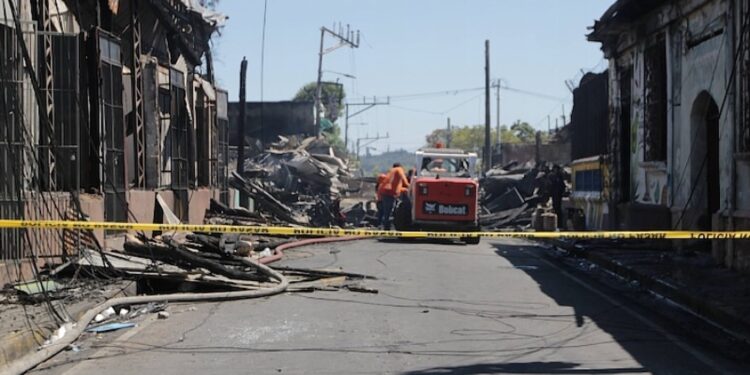 Distrutto edificio centenario
