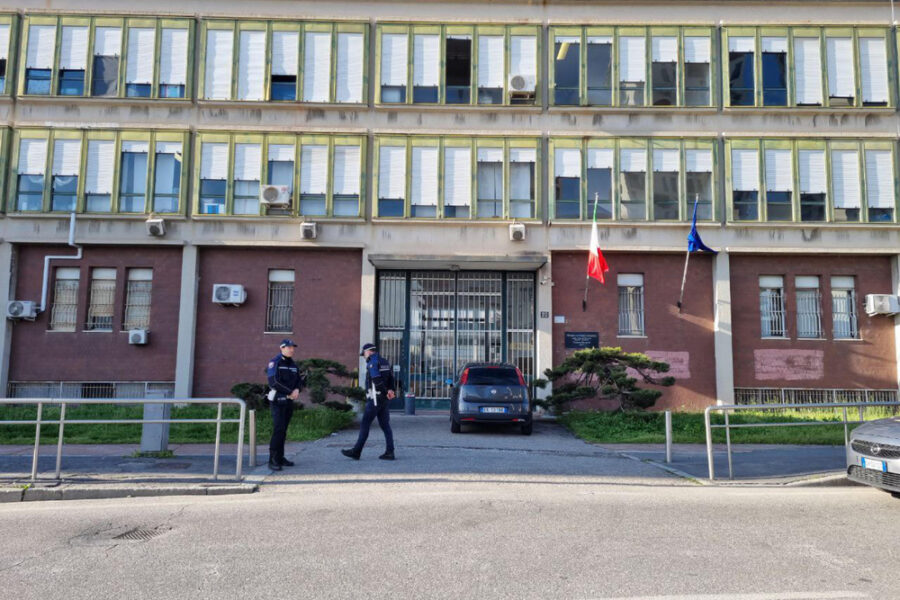 Capece: 'Bisogna dotare gli agenti di spray al peperoncino'