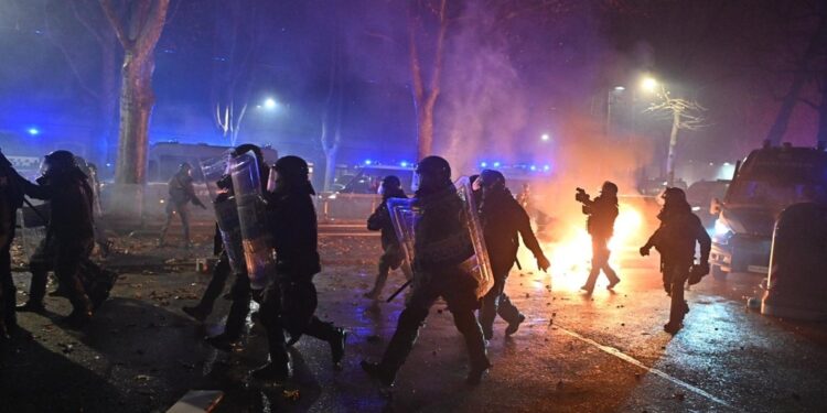 Il 35enne è uno dei due arrestati scarcerati con l'obbligo di firma