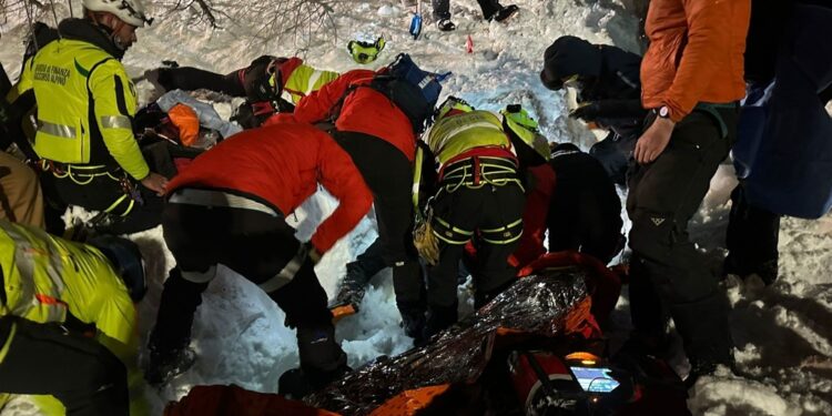 Tre ore sotto un metro e mezzo di neve