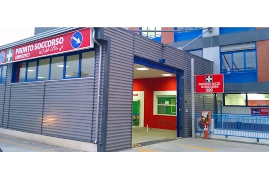 La 22enne era bordo del mezzo che trainava il rimorchio addobbato per il carnevale