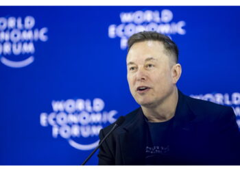 Musk: 'Meno di 10 anni per costruire una città autosufficiente sul satellite della Terra'