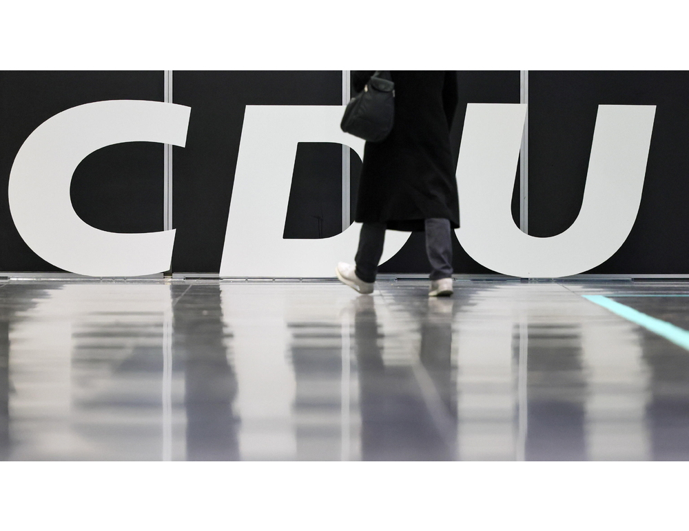 Spiegel, ‘la Cdu vota per il divieto dei social ai minori di 14 anni’