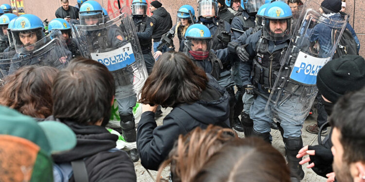 Il racconto di alcuni ragazzi del corteo pacifico