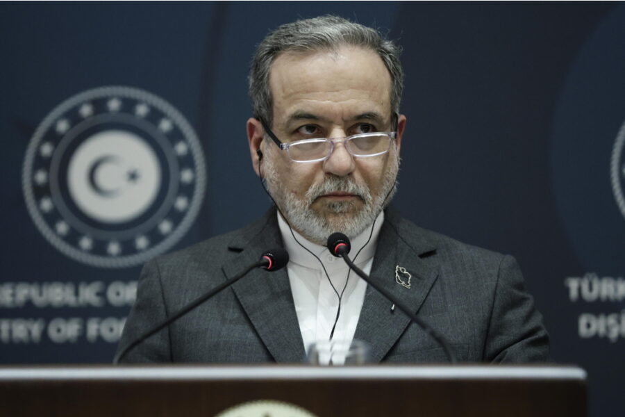 Ministro Araghchi sente il Cairo