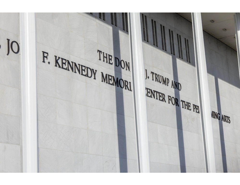 Trump chiude per 2 anni il Kennedy Center per lavori