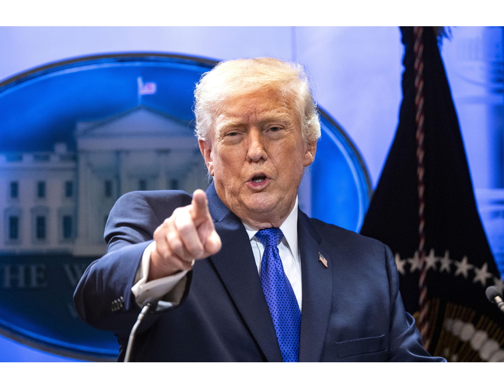 Trump firma, dazi globali del 10% su tutti i Paesi