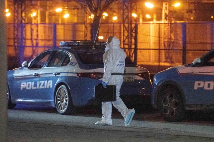 Gli altri quattro poliziotti saranno interrogati domani dai pm di Milano