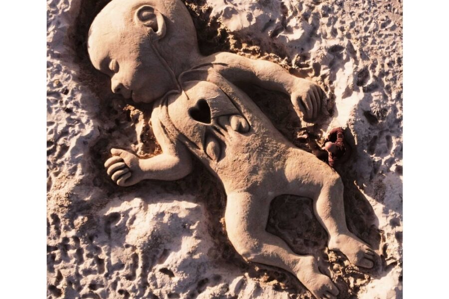 L'ha realizzata l'artista sardo Nicola Urru sul litorale di Sassari