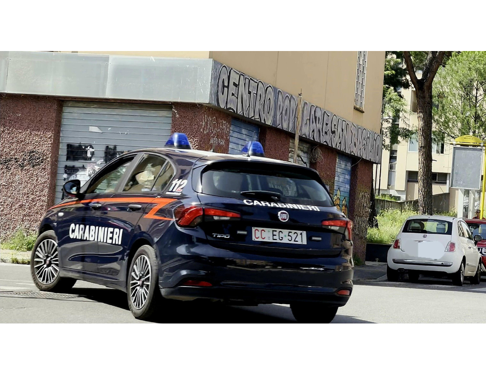 Uomo muore accoltellato in strada a Roma, 2 fermati