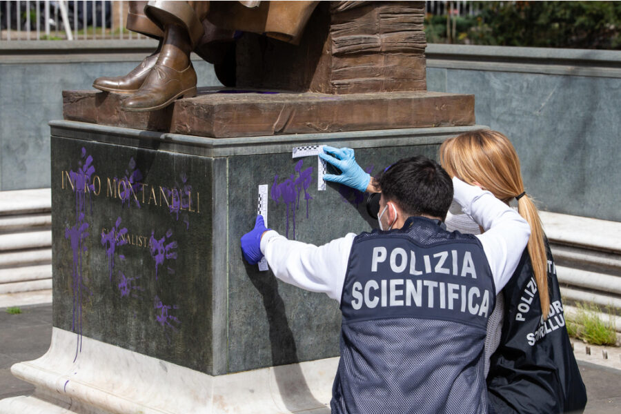 Sul posto indaga la Polizia