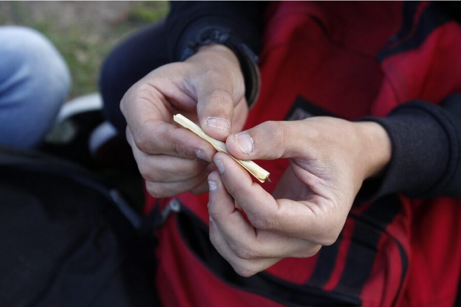 Il governo studia la vendita regolata ai non residenti per frenare il mercato nero