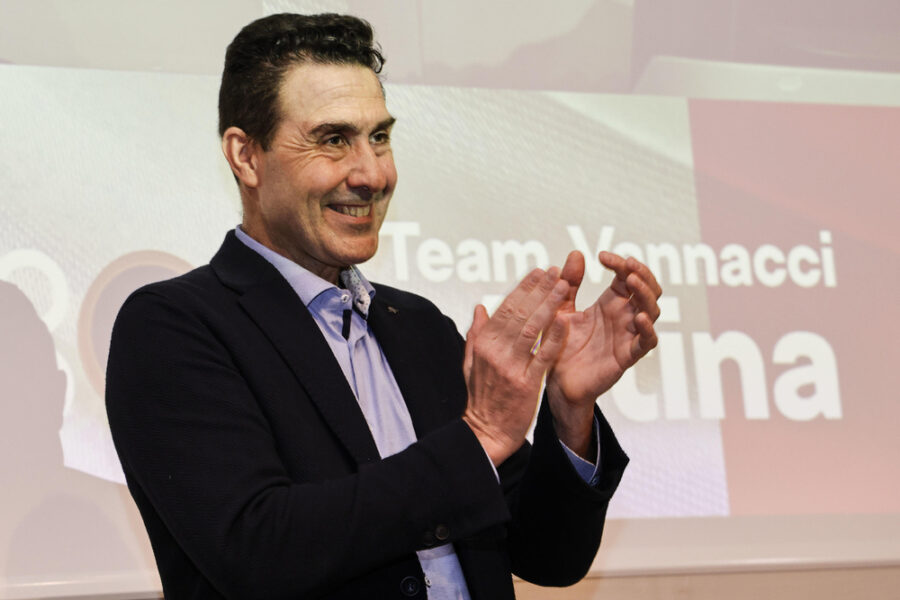 Il generale: 'Mi riconosco totalmente nei principi e negli ideali di questo gruppo'